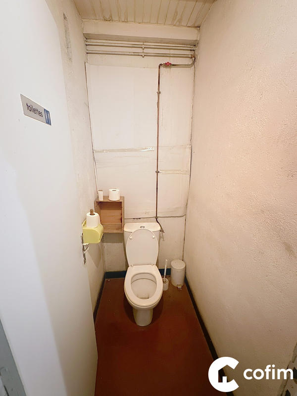 Parking / Garage - 674 m²