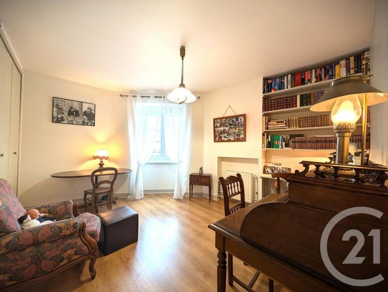 Maison - 198 m² - 8 pièces