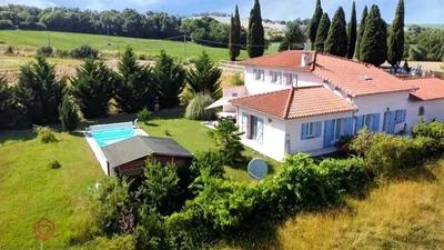 Maison - 215 m² - 5 pièces