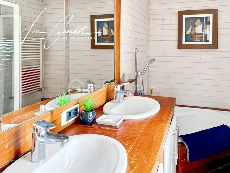 Maison traditionnelle - 170 m² - 6 pièces