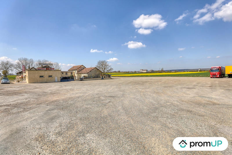 Fonds de commerce - 1 051 m²