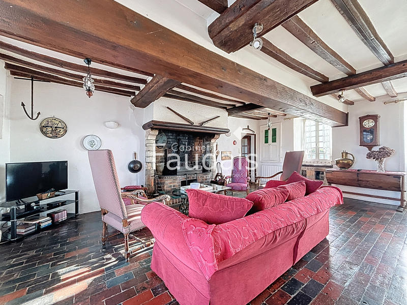 Maison - 267 m² - 11 pièces