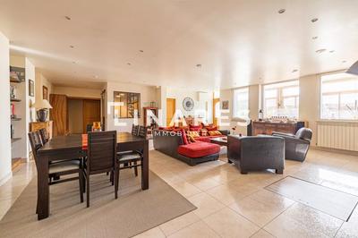 Appartement - 217 m² - 5 pièces