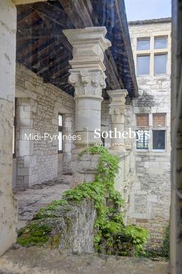 Château - 470 m² - 12 pièces