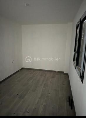 Maison jumelée - 90 m² - 4 pièces