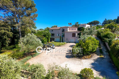 Villa - 329 m² - 12 pièces