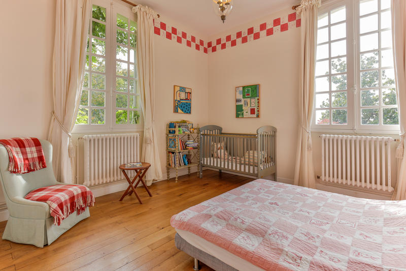 Château - 1 302 m² - 25 pièces