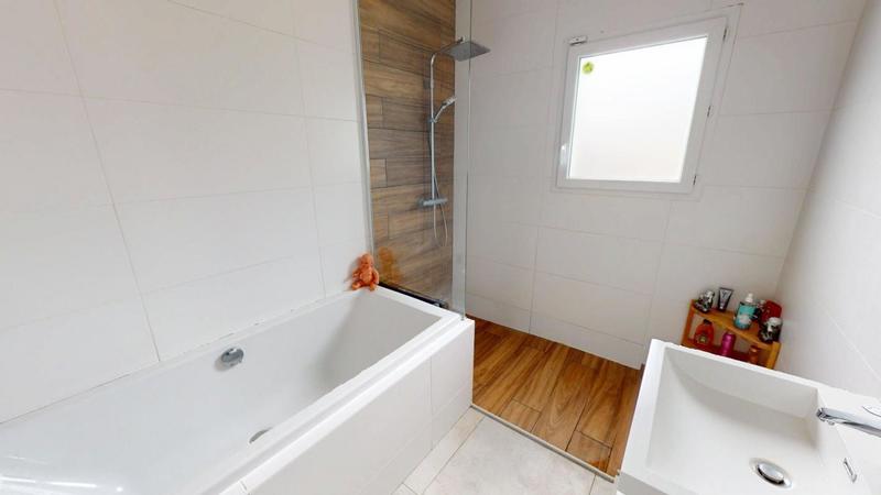 Maison - 121 m² - 5 pièces