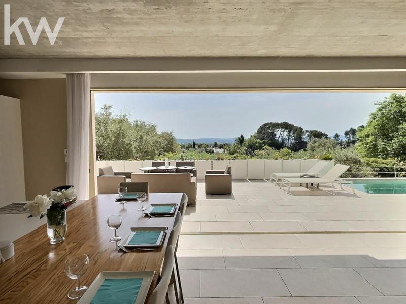 Maison contemporaine - 239 m² - 8 pièces