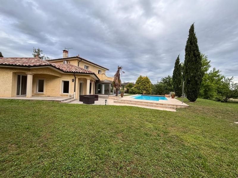 Maison - 206 m² - 7 pièces