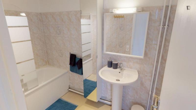 Chambre - 9 m² - 5 pièces