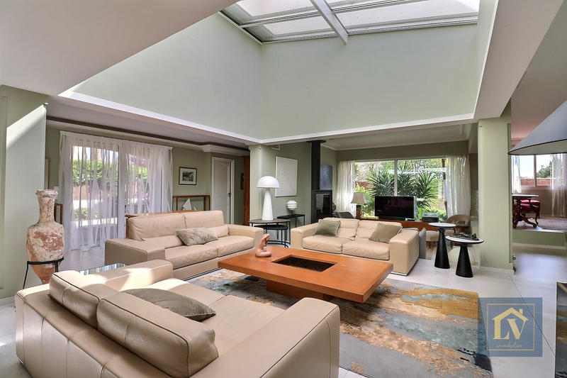 Maison d'architecte - 318 m² - 5 pièces