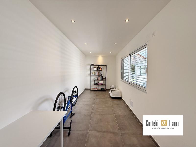 Villa - 277 m² - 9 pièces