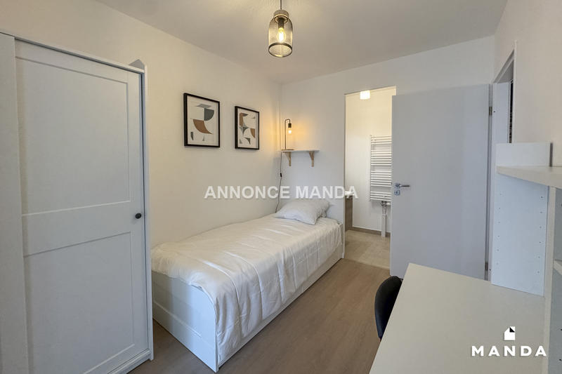 Chambre - 12 m² - 5 pièces