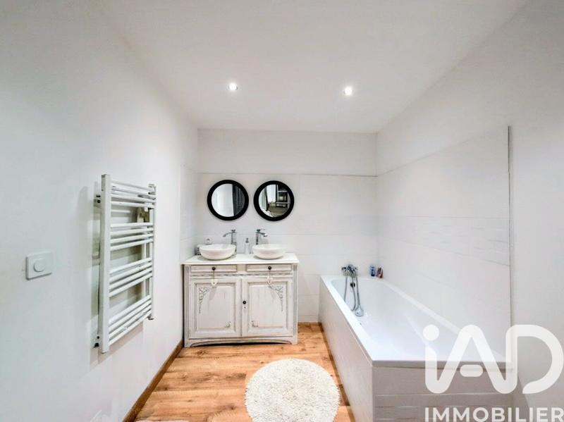 Maison - 266 m² - 8 pièces