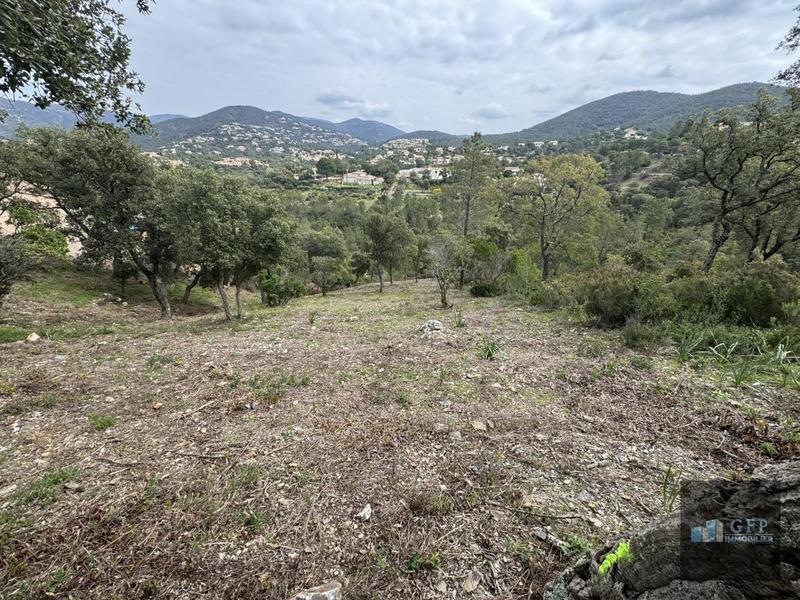 Terrain constructible - 2 070 m²