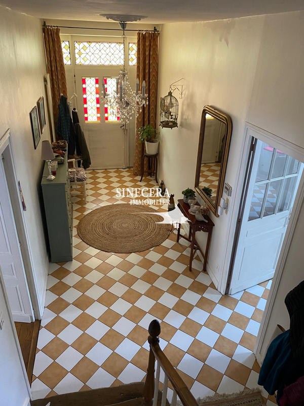 Maison - 220 m² - 8 pièces