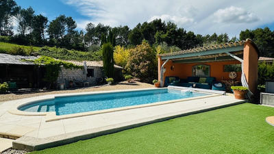 Propriété - 220 m² - 9 pièces