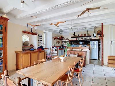 Maison - 440 m² - 13 pièces