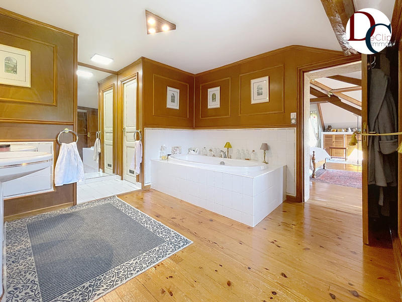 Maison - 335 m² - 9 pièces