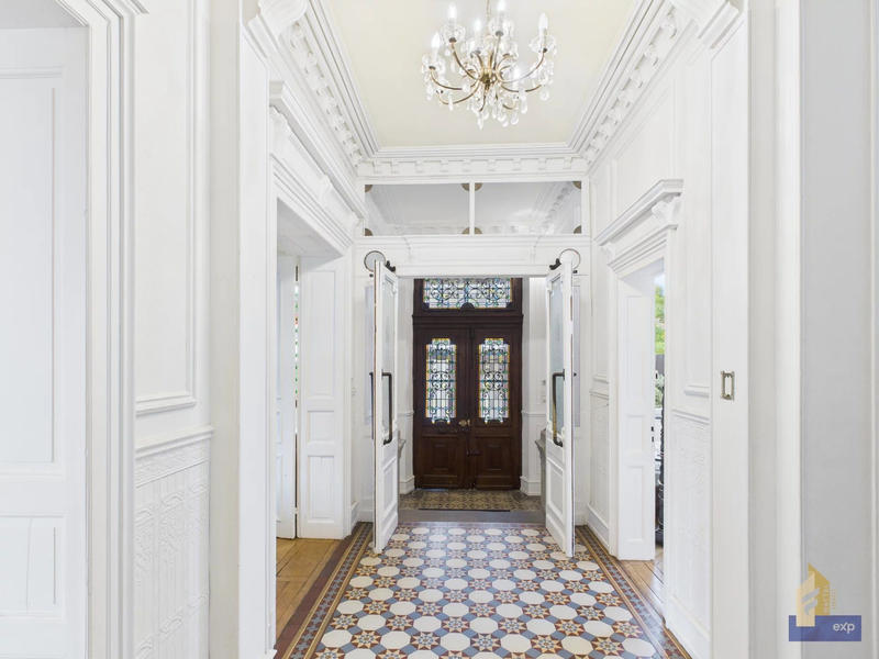 Maison - 443 m² - 17 pièces