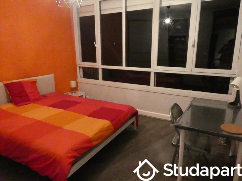 Chambre - 12 m² - 1 pièce