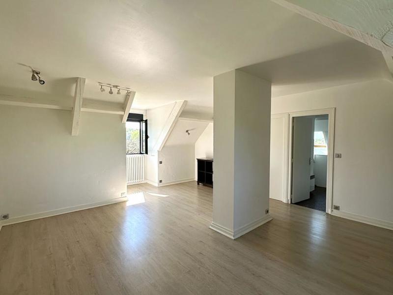 Maison - 215 m² - 7 pièces