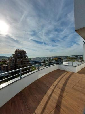 Appartement - 121 m² - 5 pièces