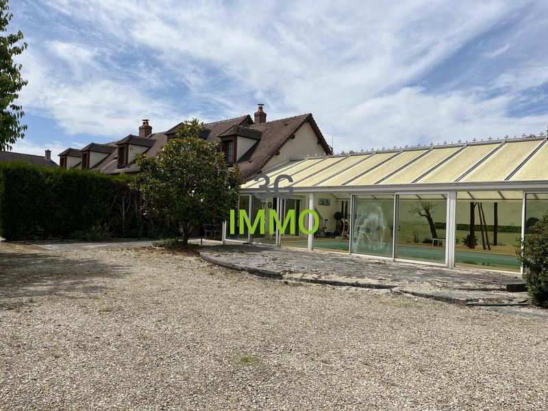 Maison - 255 m² - 9 pièces