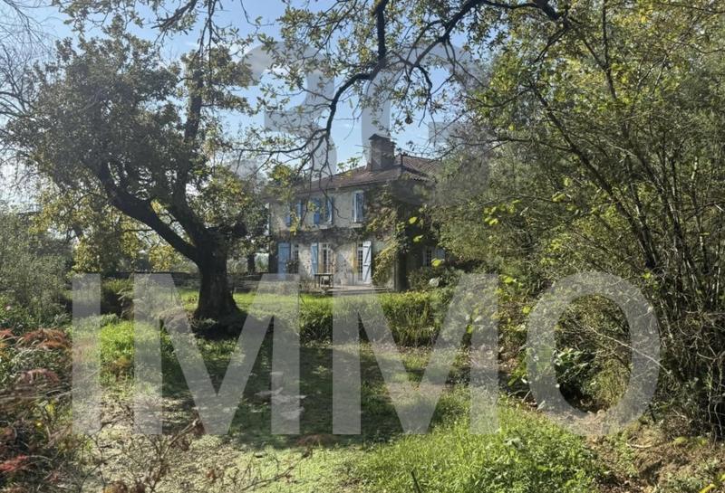 Maison de maîtres - 268 m² - 10 pièces