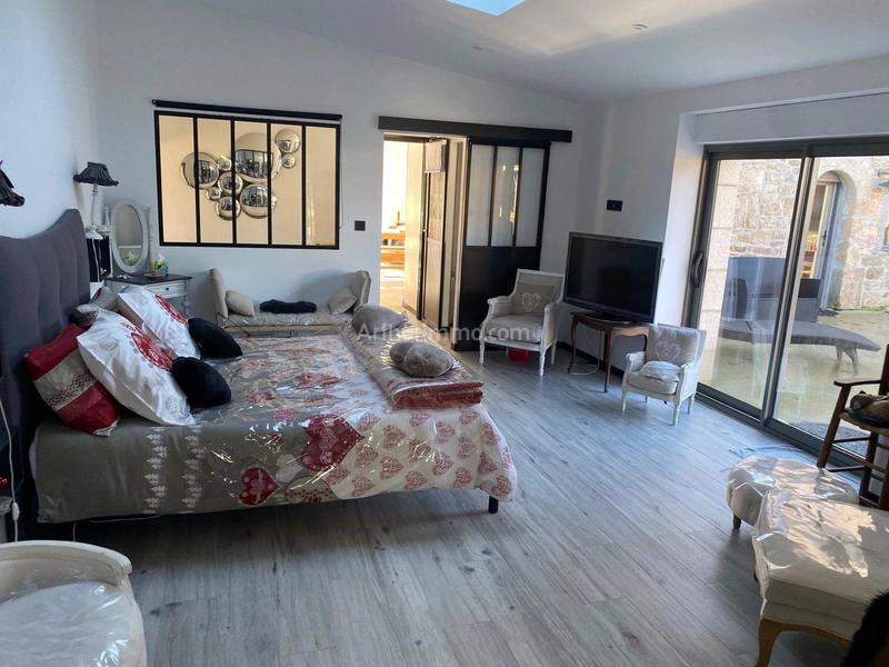 Maison - 330 m² - 10 pièces