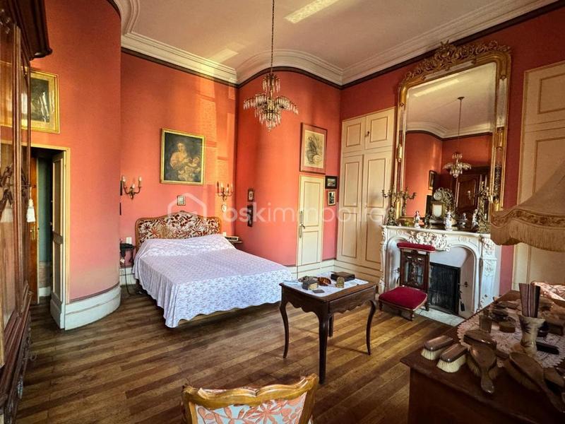 Demeure - 360 m² - 13 pièces