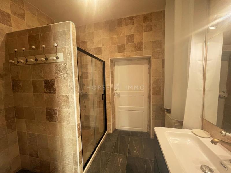 Haras - 300 m² - 8 pièces