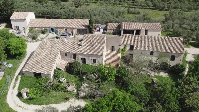 Propriété - 700 m²