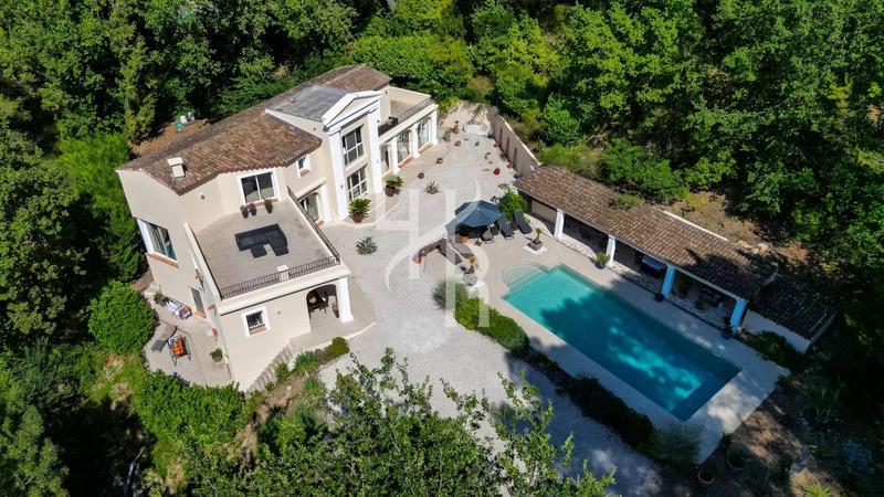 Villa - 226 m² - 10 pièces