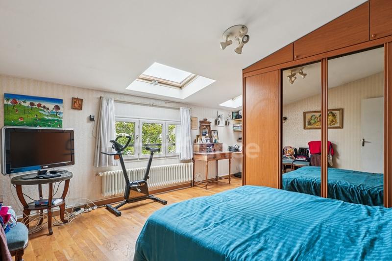 Maison - 188 m² - 9 pièces