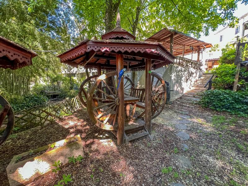 Maison - 2 000 m² - 24 pièces