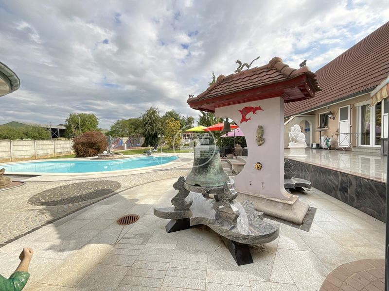 Maison - 195 m² - 7 pièces