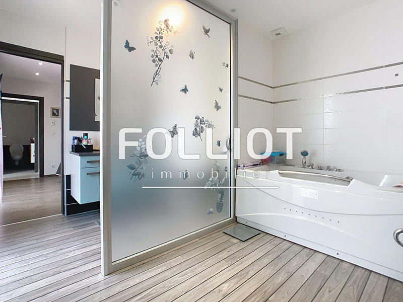 Maison - 224 m² - 8 pièces