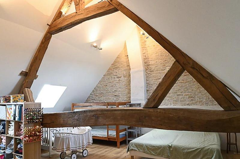 Maison - 330 m² - 13 pièces