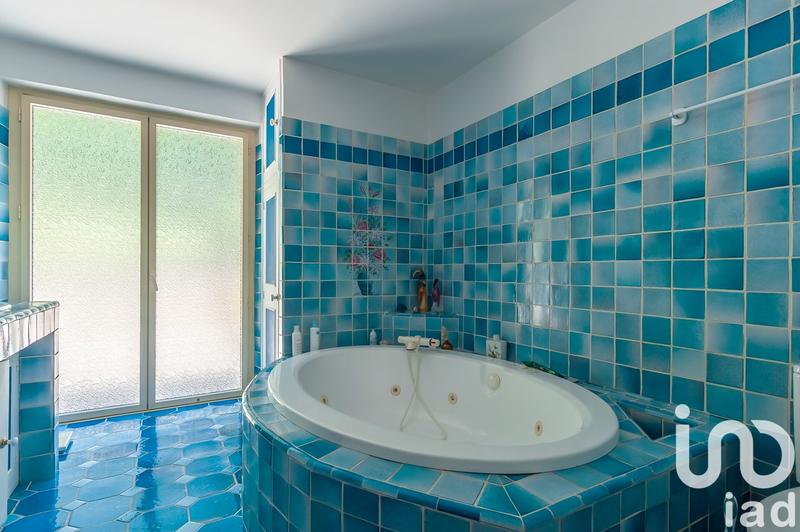 Maison - 220 m² - 8 pièces