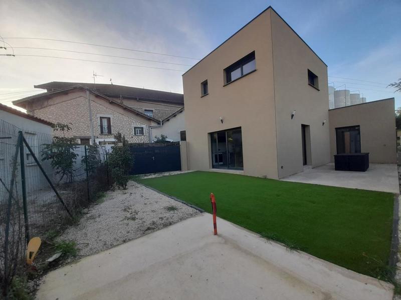 Maison - 88 m² - 4 pièces
