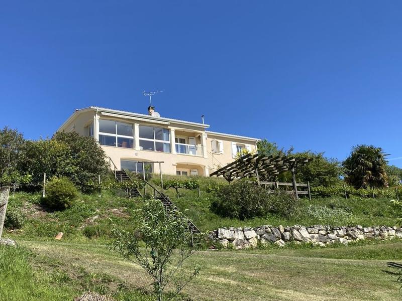 Maison de campagne - 180 m² - 6 pièces