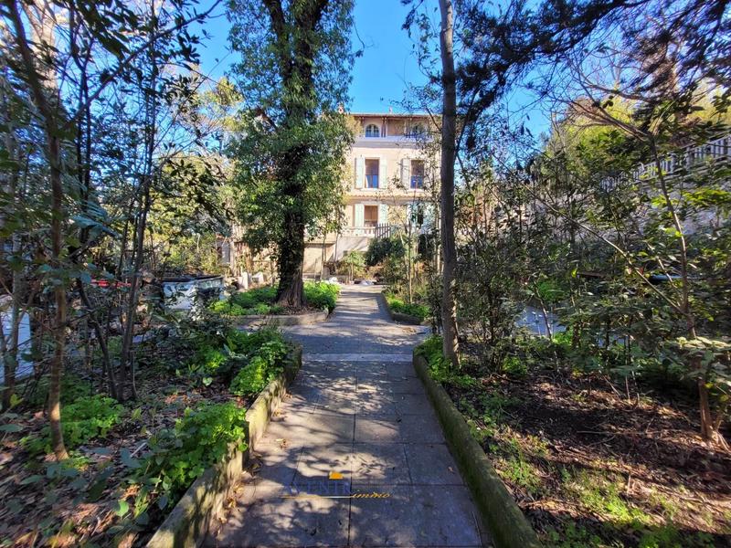 Maison - 225 m² - 10 pièces