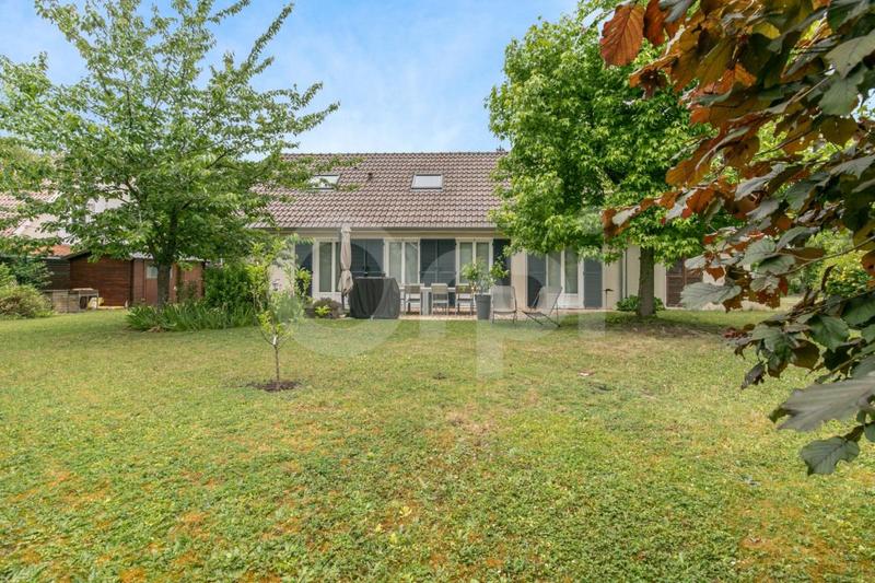 Maison - 205 m² - 8 pièces