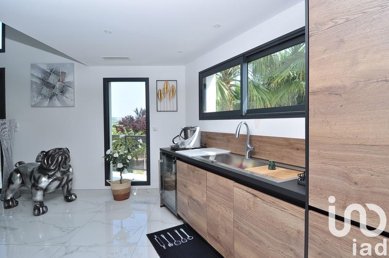 Maison - 246 m² - 5 pièces