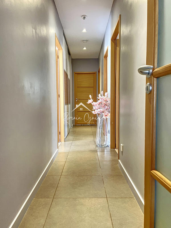 Villa - 198 m² - 6 pièces