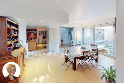 Maison - 241 m² - 8 pièces