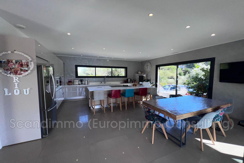 Maison - 231 m² - 7 pièces