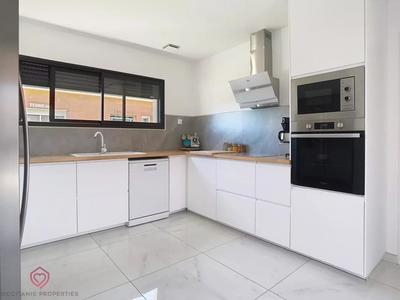 Maison - 137 m² - 5 pièces